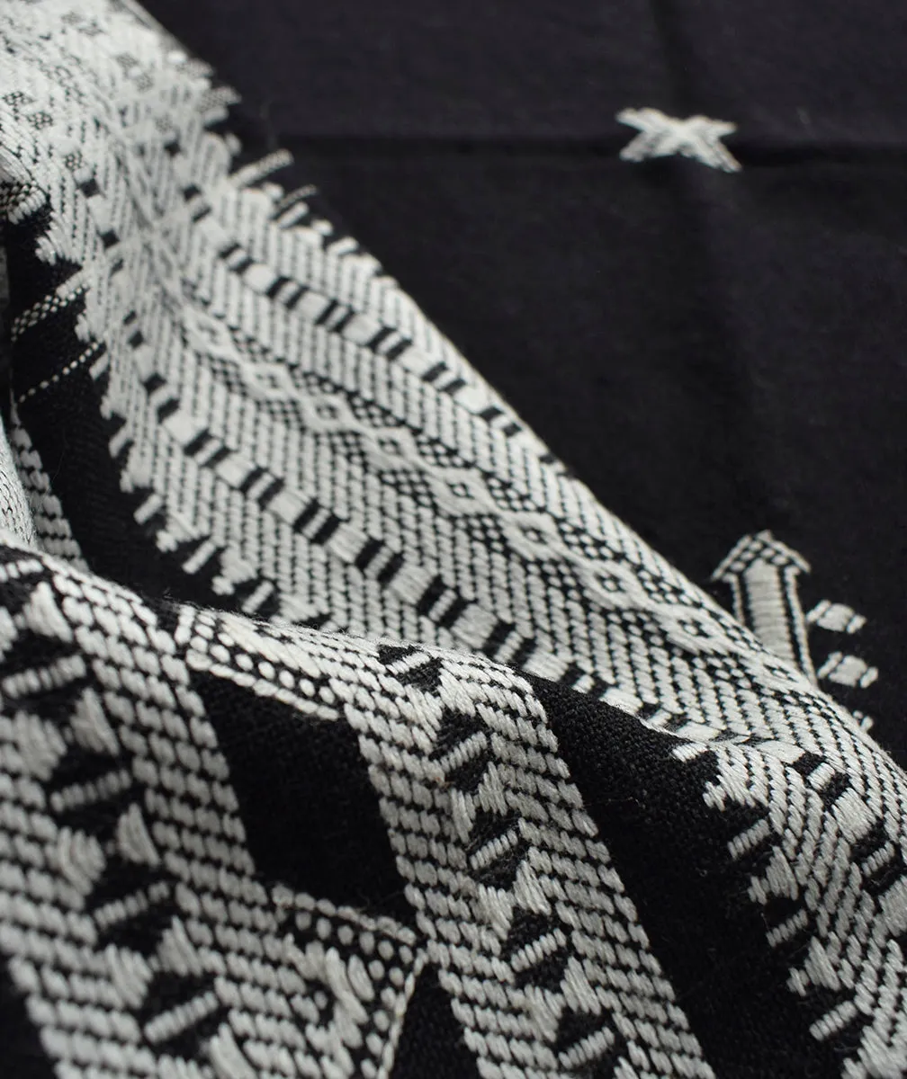 KACCHI HAND WOVEN WOOLEN SHAWLS