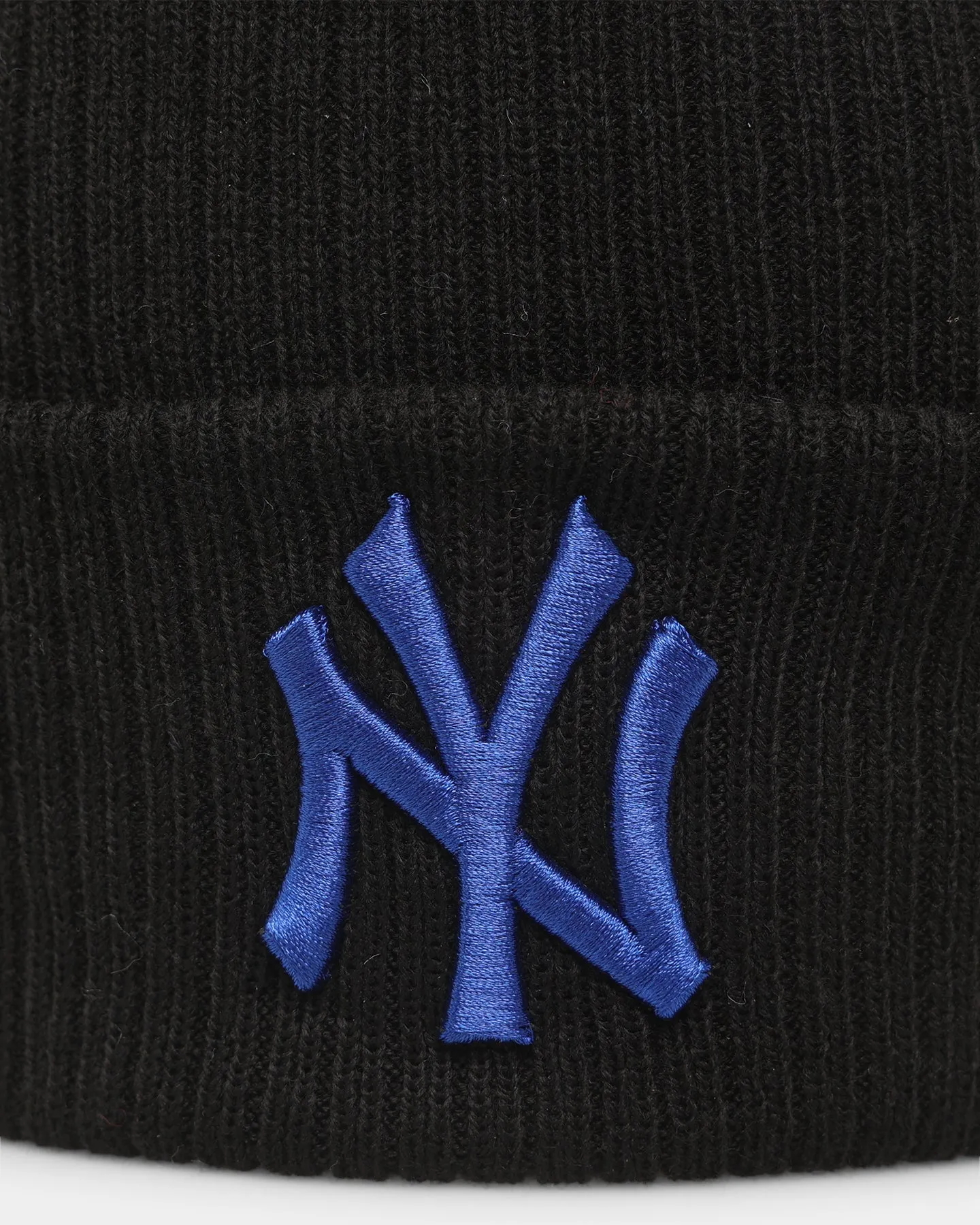 New Era New York Yankees Medium Knit Pom Pom Beanie Black/Royal