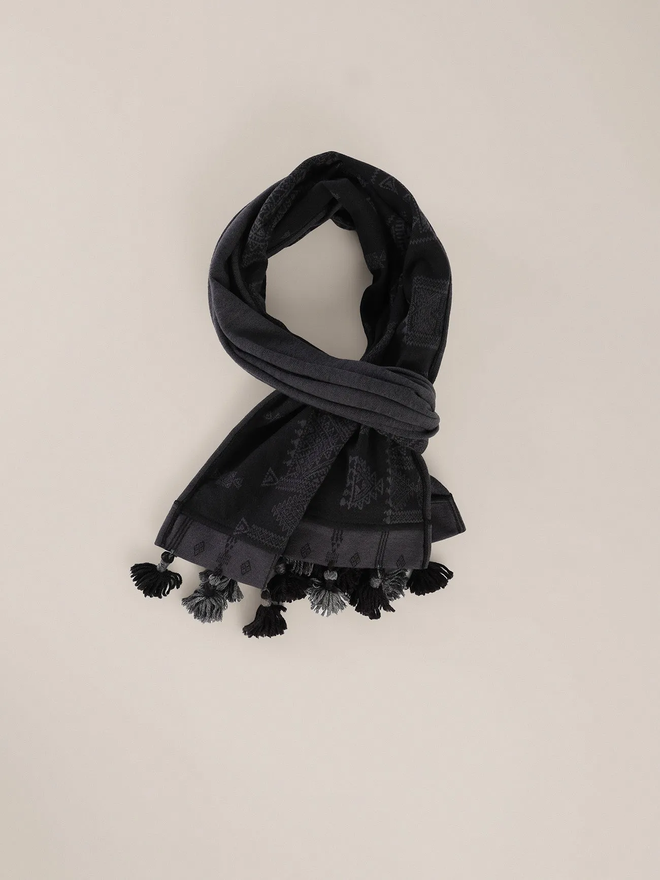 Scarf in patterned jacquard with tassels