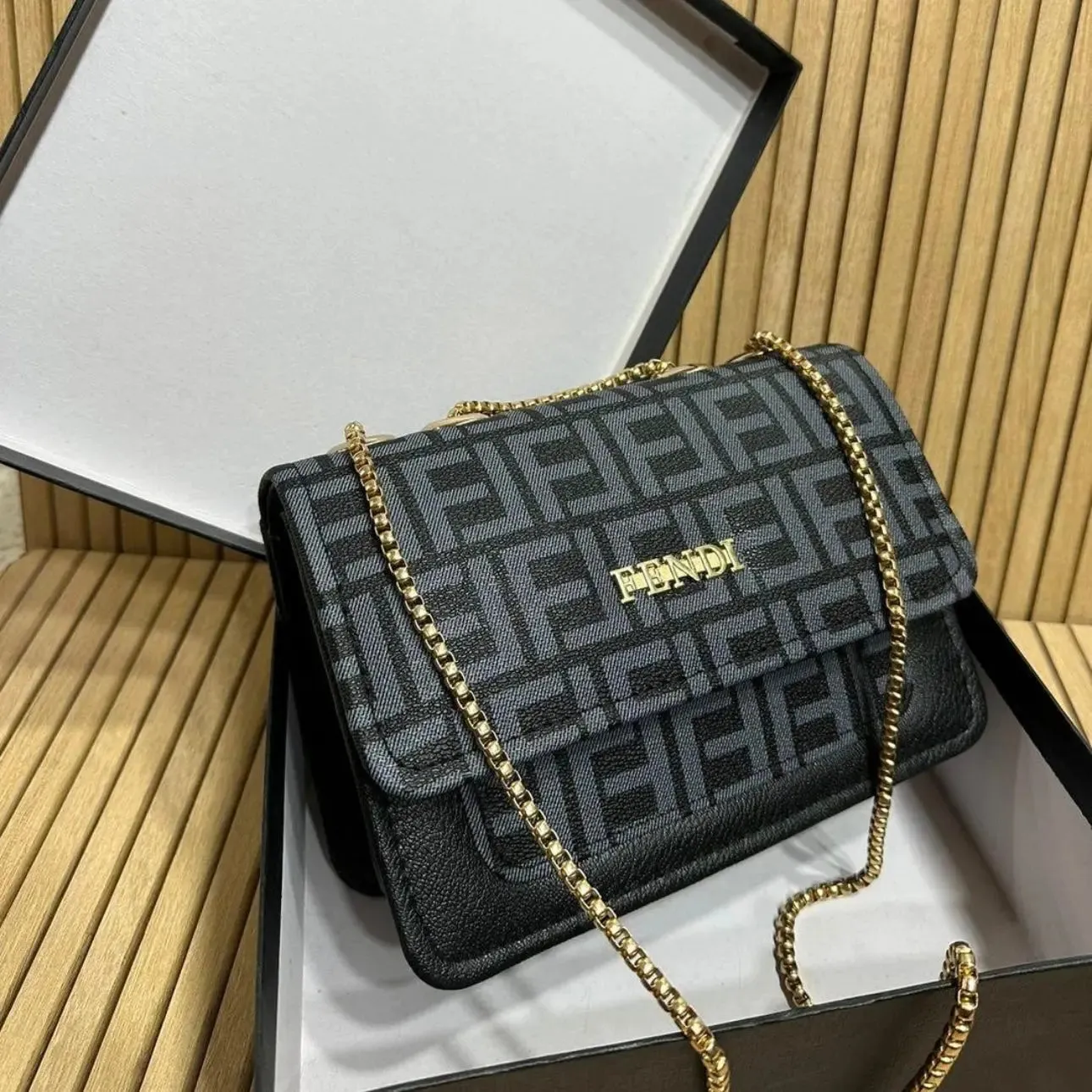 Stylish Premium Women’s Bag With Chain